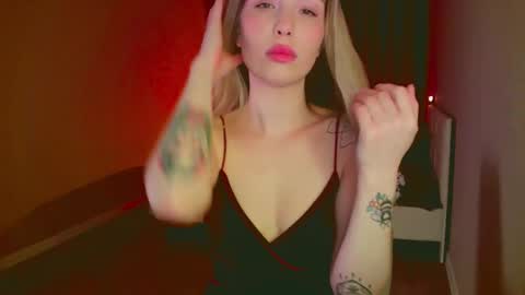 Mia online show from February 2025 03:58:02 AM