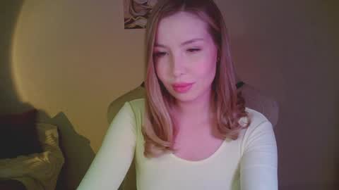 Mia online show from April 2026 09:42:01 PM