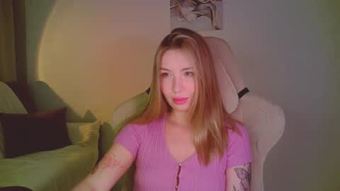 Mia online show from May 2026 09:22:02 PM