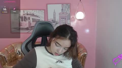 Mia online show from December 2025 01:18:02 PM