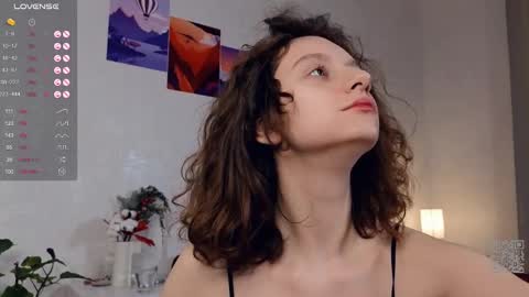 Snapshot of mia_frizz chatting on February 2025 04:10:02 PM Mia online show from February 2025 04:10:02 PM