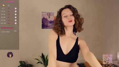 Snapshot of mia_frizz chatting on September 2025 01:32:01 PM Mia online show from September 2025 01:32:01 PM