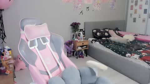 MIA HELP ME REACH 100 LIKES online show from January 2025 03:07:01 PM