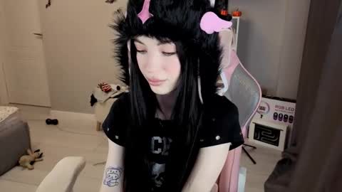 MIA HELP ME REACH 100 LIKES online show from November 2025 03:14:02 PM