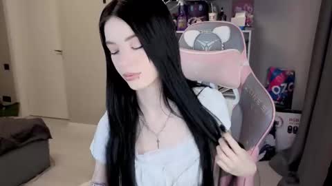 MIA HELP ME REACH 100 LIKES online show from February 2026 03:31:02 PM