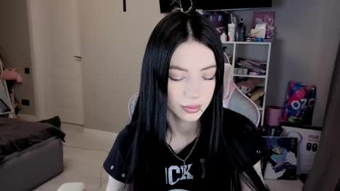 MIA HELP ME REACH 100 LIKES online show from February 2026 03:22:01 PM