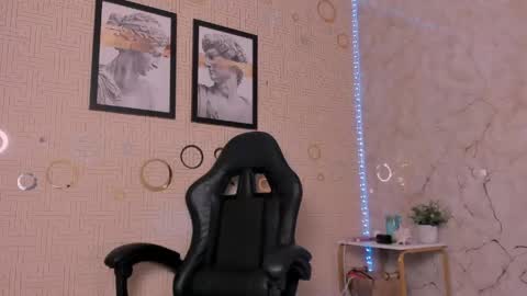 Mia online show from May 2026 12:32:01 PM