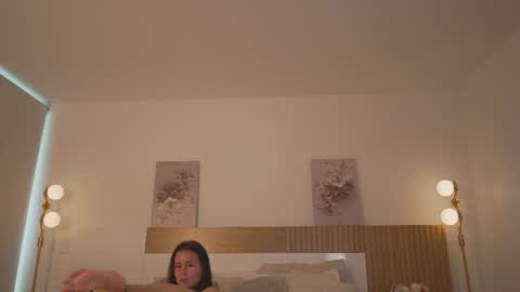 Snapshot of mia_greyy chatting on December 2025 09:11:01 PM online show from December 2025 09:11:01 PM