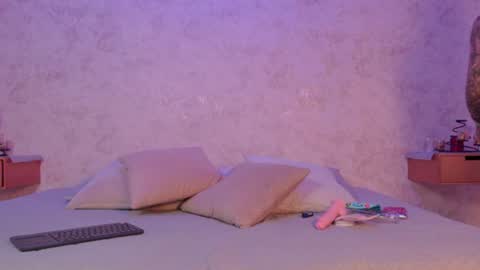 mia_hill1_ online show from June 2026 08:04:01 PM