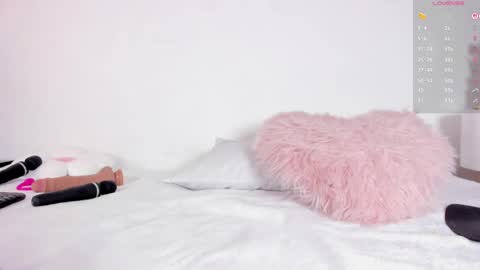 Snapshot of mia_holson chatting on April 2026 02:44:02 PM I am Mia online show from April 2026 02:44:02 PM
