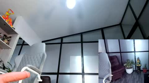 Mia.... Nice to meet you  thumb up me please its important online show from February 2025 04:23:02 PM