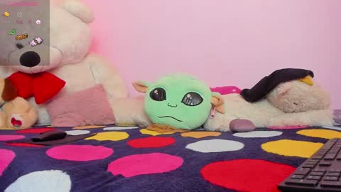 Snapshot of mia_j51 chatting on January 2025 09:30:01 PM Mia J Abbey online show from January 2025 09:30:01 PM