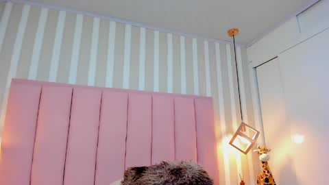 Snapshot of mia_jons20 chatting on May 2026 02:45:01 PM Naomi online show from May 2026 02:45:01 PM