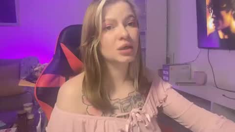 Mia online show from February 2026 05:43:01 PM