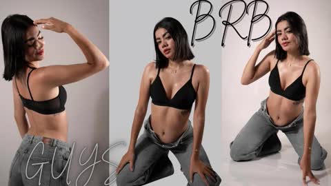 Mia online show from November 2025 03:05:01 AM