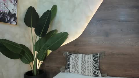 mia_lacy online show from February 2025 07:25:01 PM