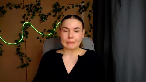 mia_lemm online show from April 2026 07:20:01 AM