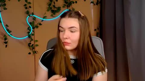 mia_lemm online show from May 2026 06:30:01 AM