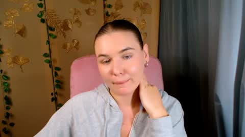 mia_lemm online show from July 2026 11:17:02 AM