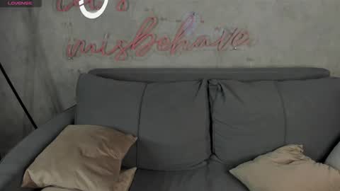 Snapshot of mia_liwis chatting on October 2025 01:17:02 AM Minnie online show from October 2025 01:17:02 AM