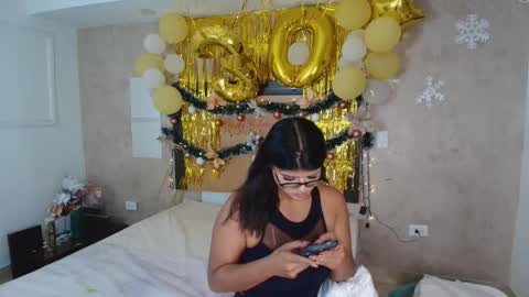 MIALOPEZ      .     Y      .      online show from December 2025 09:09:02 PM