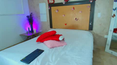 Snapshot of mia_lopez52 chatting on May 2026 06:13:01 PM MIALOPEZ . Y . online show from May 2026 06:13:01 PM