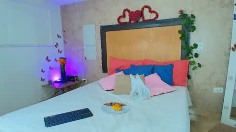 MIALOPEZ      .     Y      .      online show from July 2026 07:31:02 PM