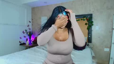 MIALOPEZ      .     Y      .      online show from July 2026 06:07:02 PM
