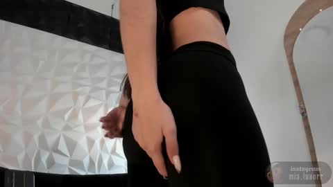 Snapshot of mia_luxor chatting on February 2026 11:43:02 AM mia_luxor online show from February 2026 11:43:02 AM