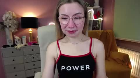 Mia online show from December 2024 07:40:01 AM