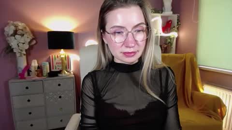 Mia online show from February 2025 11:33:02 AM