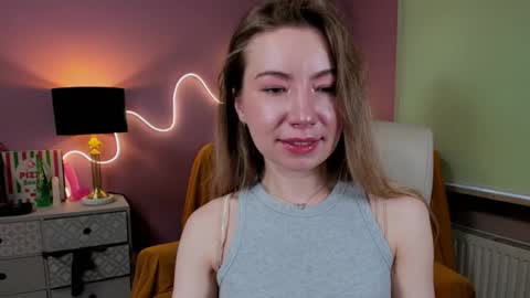 Mia online show from November 2025 08:24:01 AM