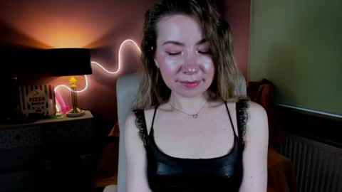 Mia online show from December 2025 08:23:01 AM