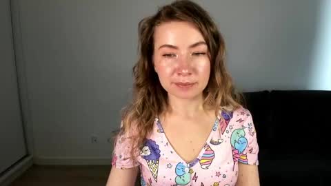 Mia online show from April 2026 01:24:02 PM