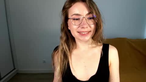 Mia online show from May 2026 01:39:01 PM