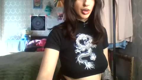 Mia online show from June 2026 12:04:01 PM