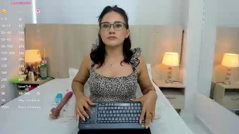 Mia Mercier online show from June 2026 11:40:02 AM