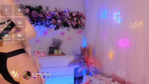 Snapshot of mia_milana chatting on January 2025 04:56:01 AM online show from January 2025 04:56:01 AM