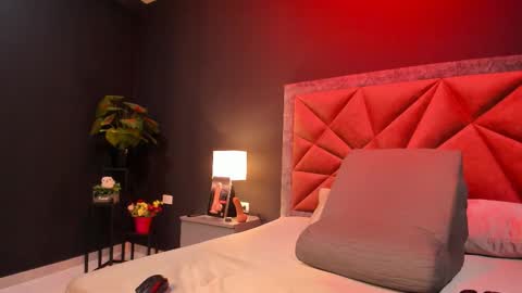 MIA  online show from December 2025 07:20:02 PM