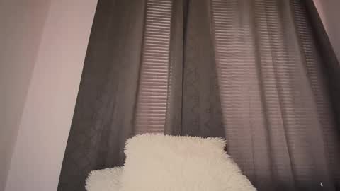 mia independent model online show from October 2025 02:08:01 PM