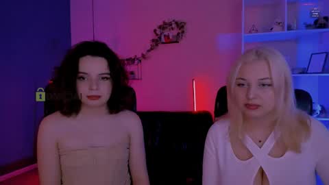 Snapshot of mia_mooon_ chatting on May 2026 08:52:01 AM mia_mooon_ online show from May 2026 08:52:01 AM