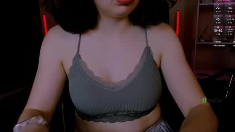 Snapshot of mia_mooon_ chatting on May 2026 10:36:01 AM mia_mooon_ online show from May 2026 10:36:01 AM