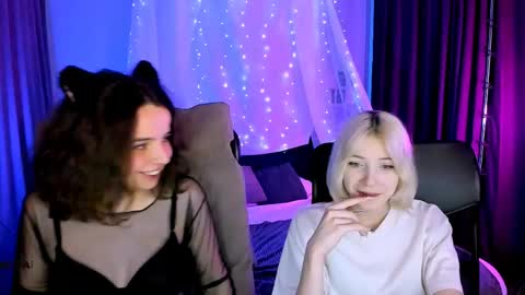 Snapshot of mia_mooon_ chatting on May 2026 06:58:01 PM mia_mooon_ online show from May 2026 06:58:01 PM