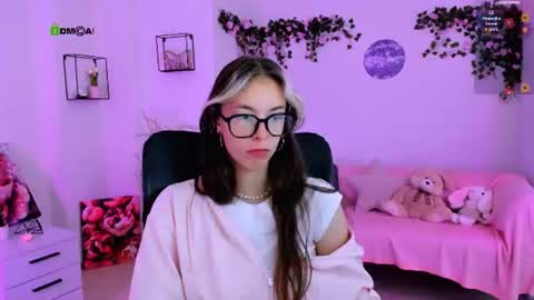 mia_mooon_ online show from July 2026 10:39:01 AM