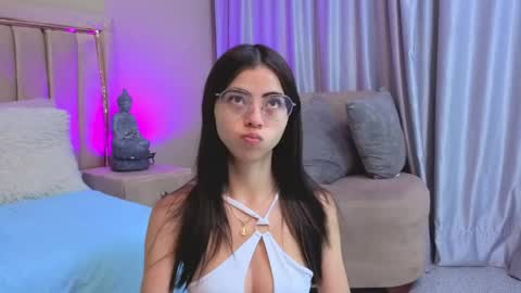 Mia online show from May 2026 12:10:01 PM