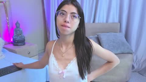 Mia online show from May 2026 12:22:02 PM