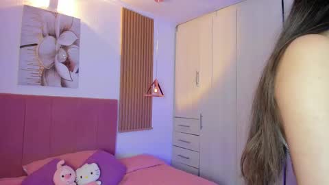 Mia Nevaeh - follow me online show from September 2025 08:21:02 PM