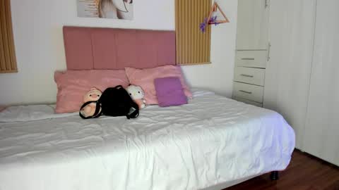 Mia Nevaeh - follow me online show from March 2026 08:14:02 PM