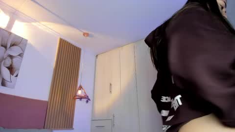 Mia Nevaeh - follow me online show from May 2026 08:26:02 PM
