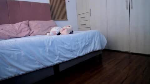 Mia Nevaeh - follow me online show from May 2026 07:52:01 PM